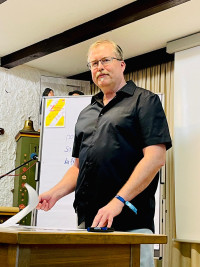 Roland Weiniger gab einen Impulsvortrag zum Themenblock Wirtschaft und Arbeit.