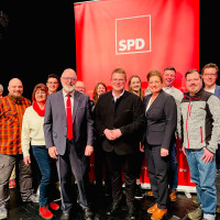 SPD Zirndorf mit dem Fraktionsvorsitzenden der SPD im Landtag Holger Grießhammer (vorne zw.v.l.).