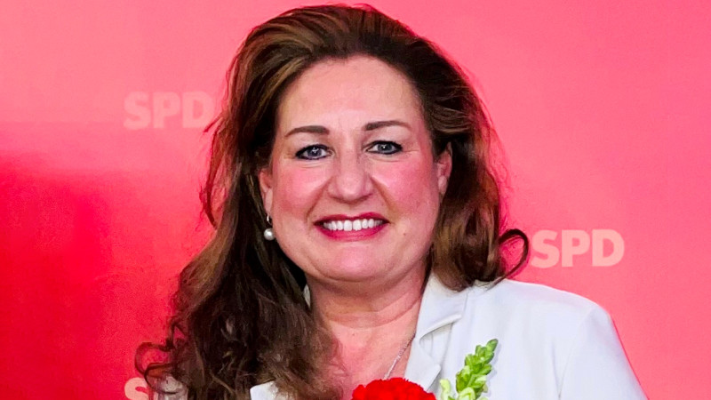 Sandra Hauber ist die Bürgermeisterkandidatin der SPD Zirndorf für die Kommunalwahl 2026